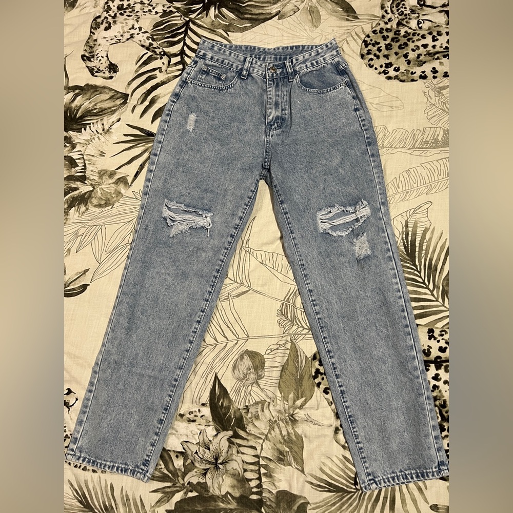 NWT Denim High Waist Tapered Distressed Mom Jeans Faded Blue